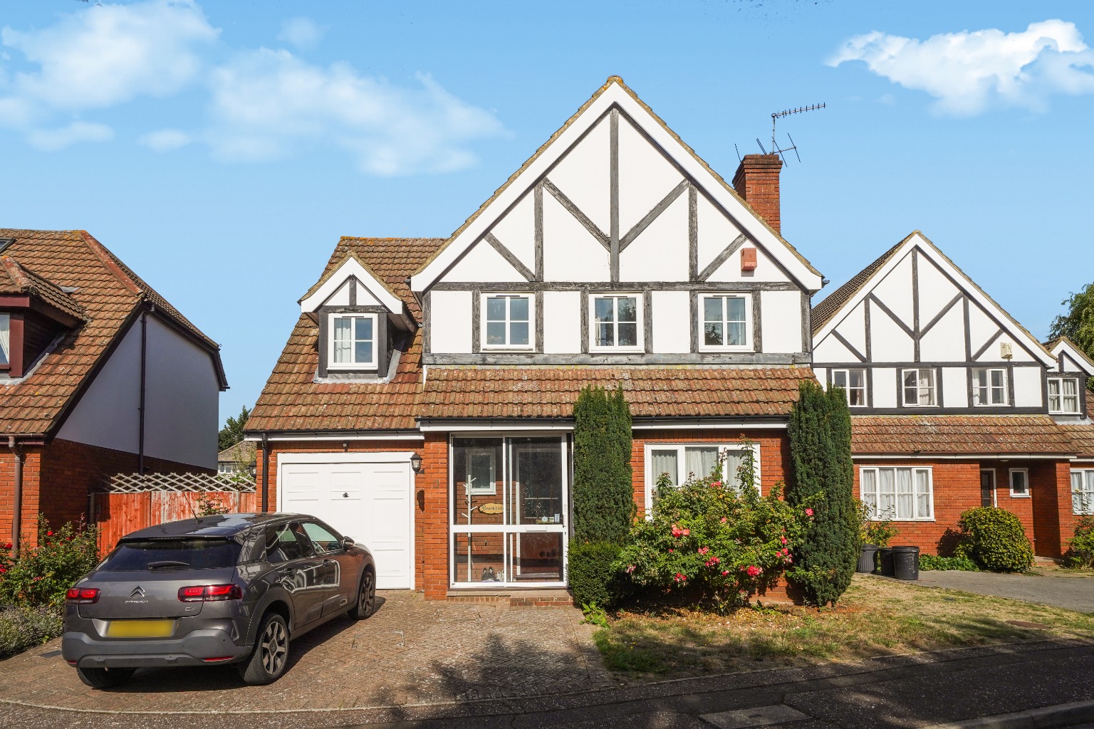 Spacious Five Bedroom Detached Family Home in Pinner Spacious Five Bedroom Detached Family Home in Pinner