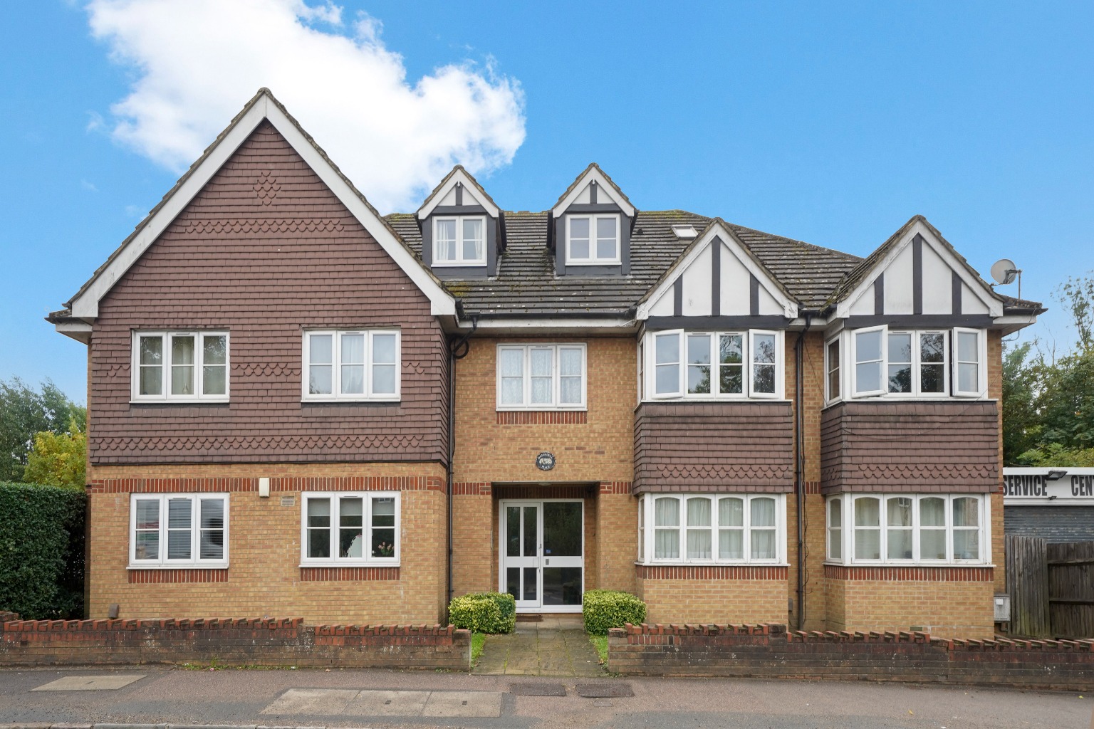Charming Ground-Floor Apartment in Waterdell Place, Rickmansworth Charming Ground-Floor Apartment in Waterdell Place, Rickmansworth
