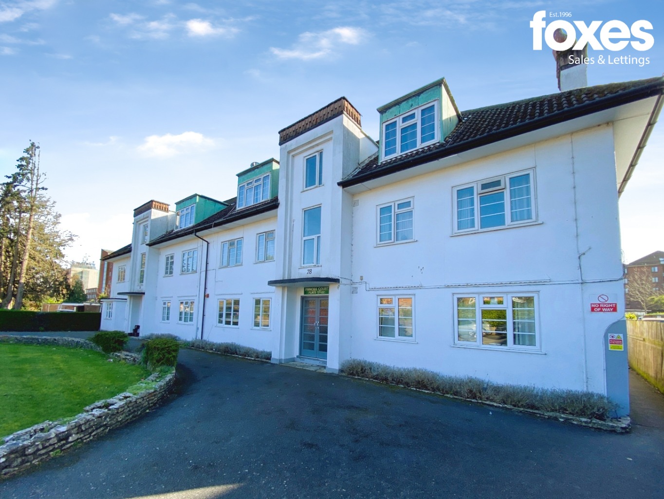 A two double bedroom ground floor flat located close to Westbourne