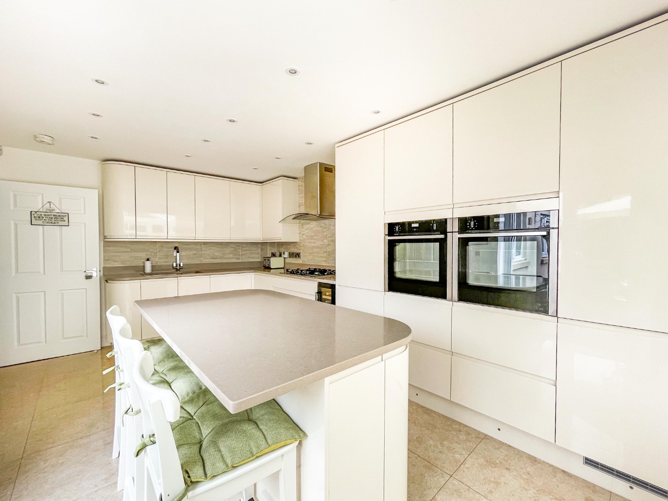 Clos Brynlliw, Grovesend, Swansea, West Glamorgan, SA4 8DF
