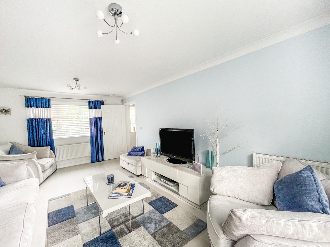 Clos Brynlliw, Grovesend, Swansea, West Glamorgan, SA4 8DF