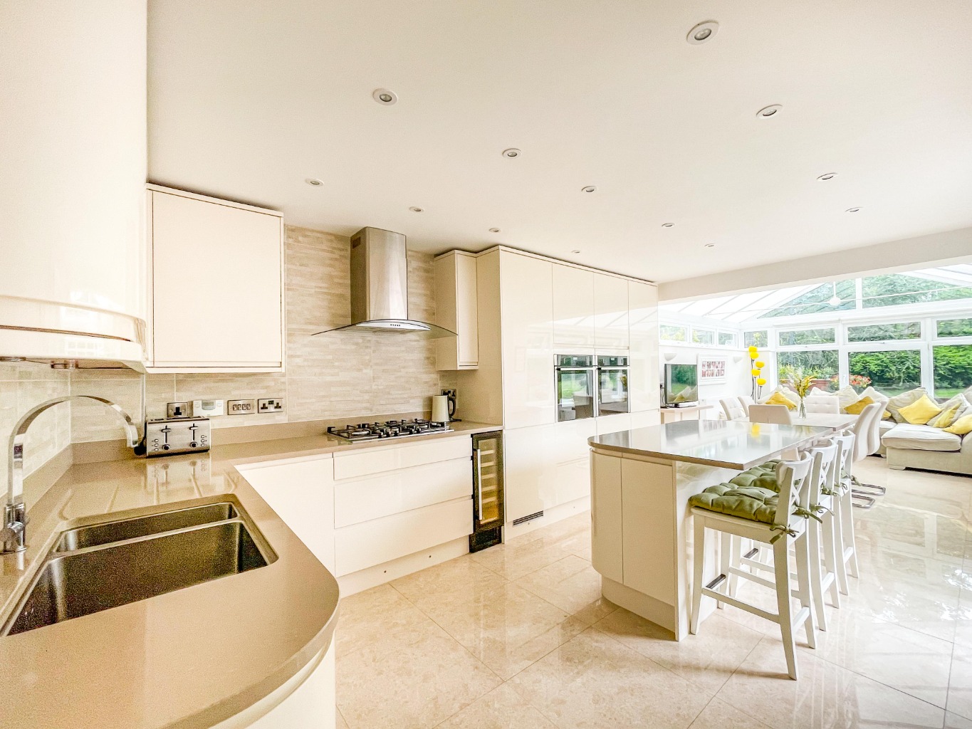 Clos Brynlliw, Grovesend, Swansea, West Glamorgan, SA4 8DF