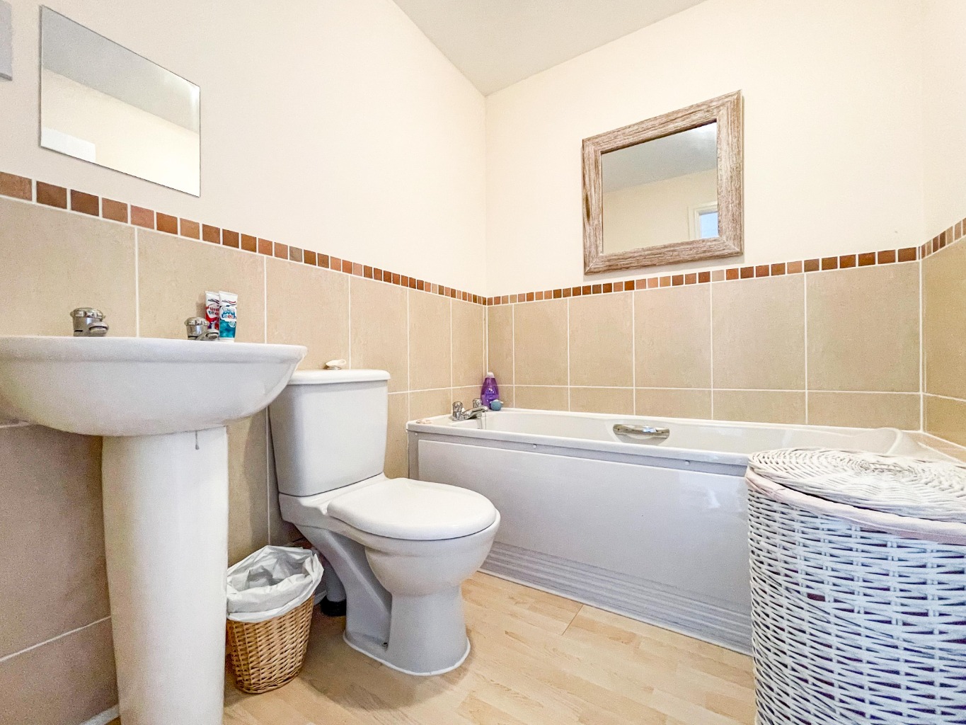 Clos Brynlliw, Grovesend, Swansea, West Glamorgan, SA4 8DF