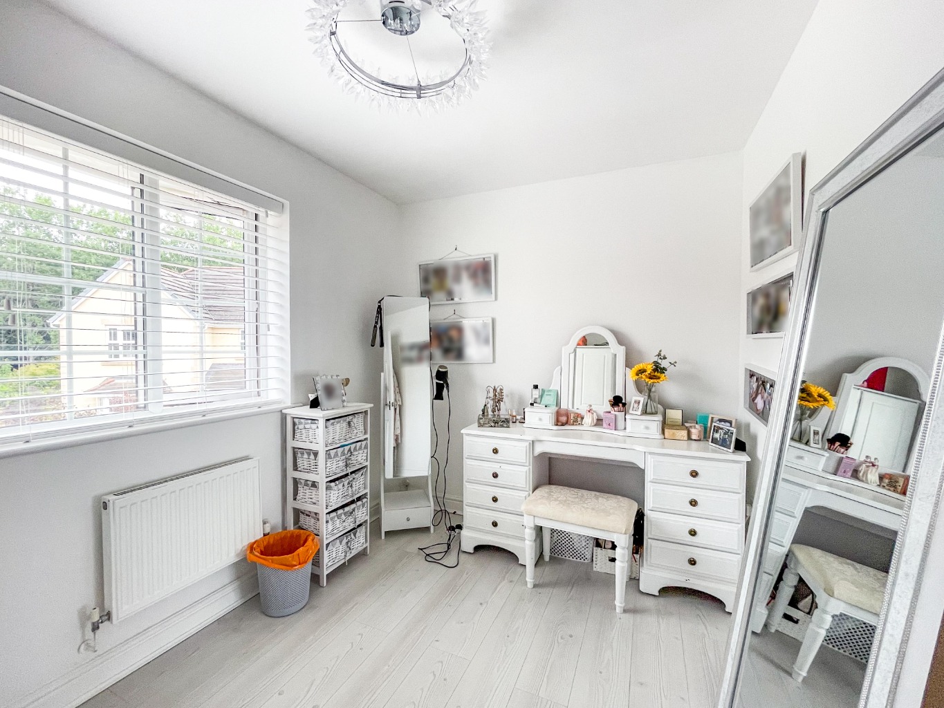 Clos Brynlliw, Grovesend, Swansea, West Glamorgan, SA4 8DF