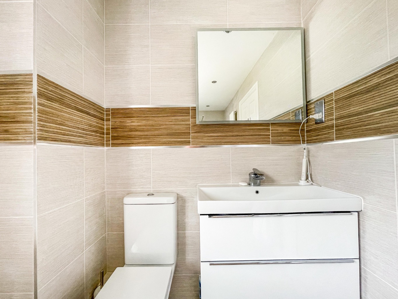 Clos Brynlliw, Grovesend, Swansea, West Glamorgan, SA4 8DF