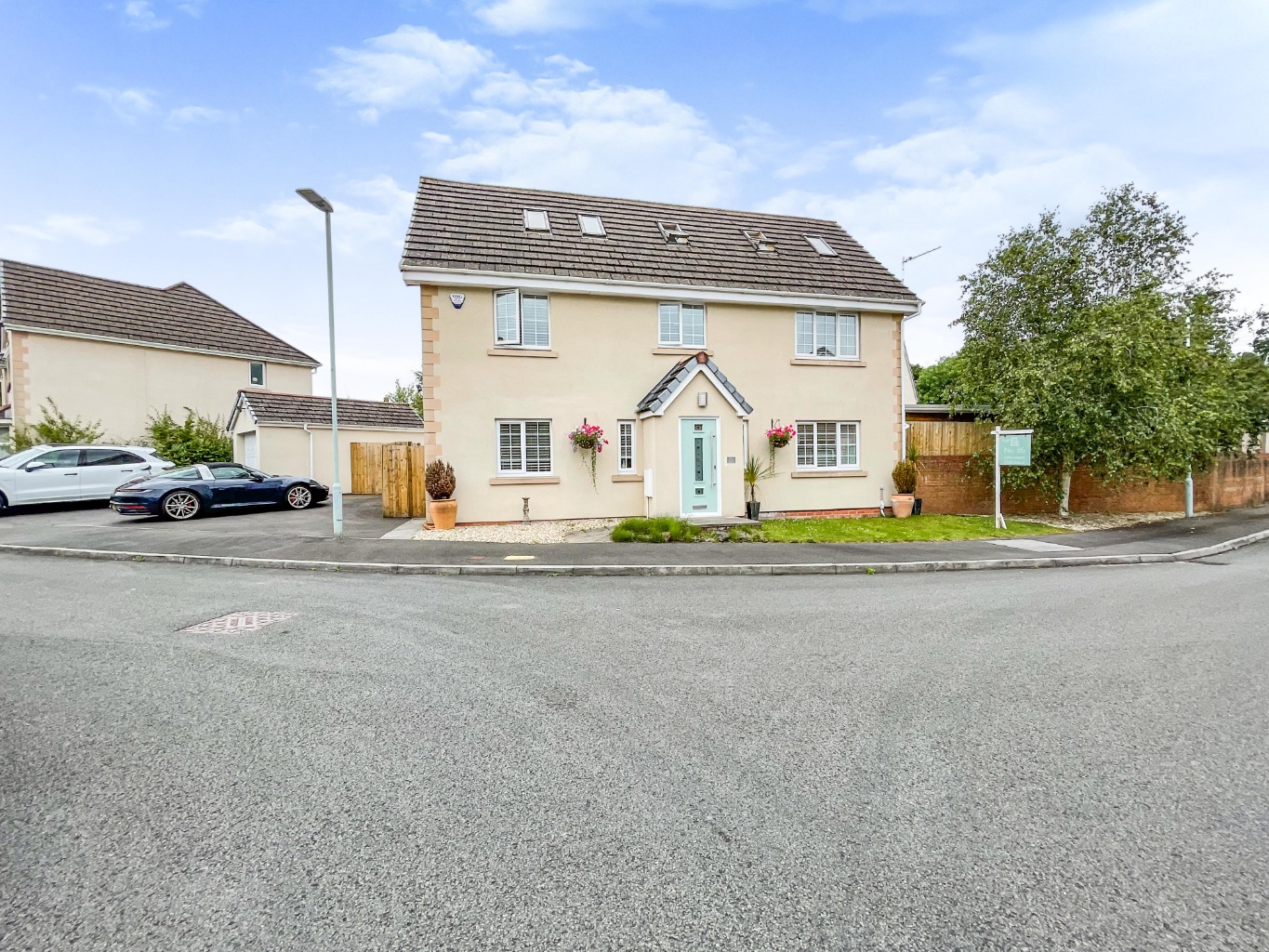Clos Brynlliw, Grovesend, Swansea, West Glamorgan, SA4 8DF