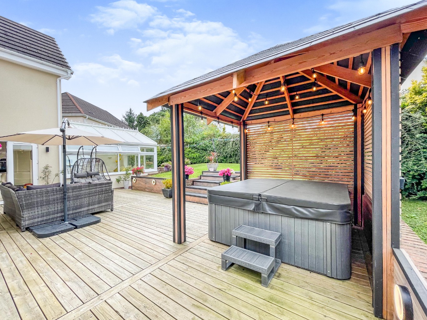 Clos Brynlliw, Grovesend, Swansea, West Glamorgan, SA4 8DF