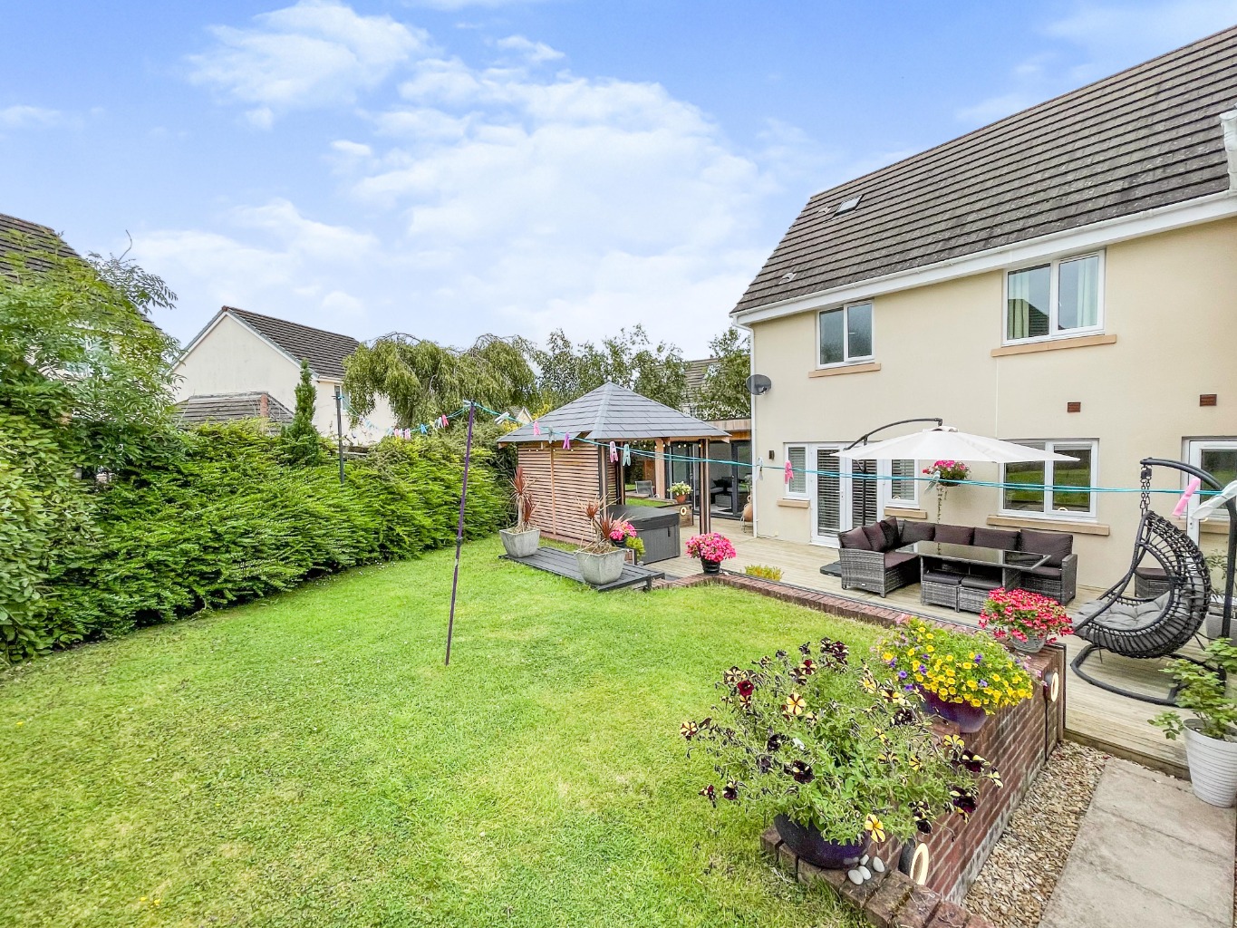Clos Brynlliw, Grovesend, Swansea, West Glamorgan, SA4 8DF