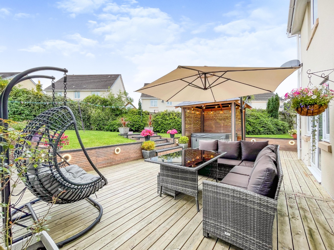 Clos Brynlliw, Grovesend, Swansea, West Glamorgan, SA4 8DF