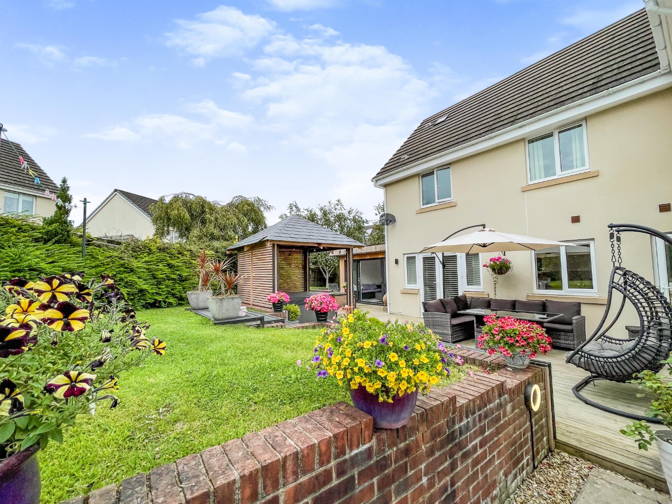Clos Brynlliw, Grovesend, Swansea, West Glamorgan, SA4 8DF