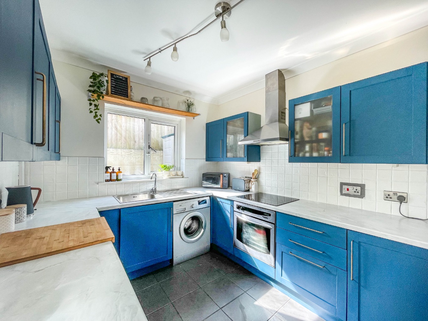 Vicarage Road, Morriston, Swansea, West Glamorgan, SA6 6DH
