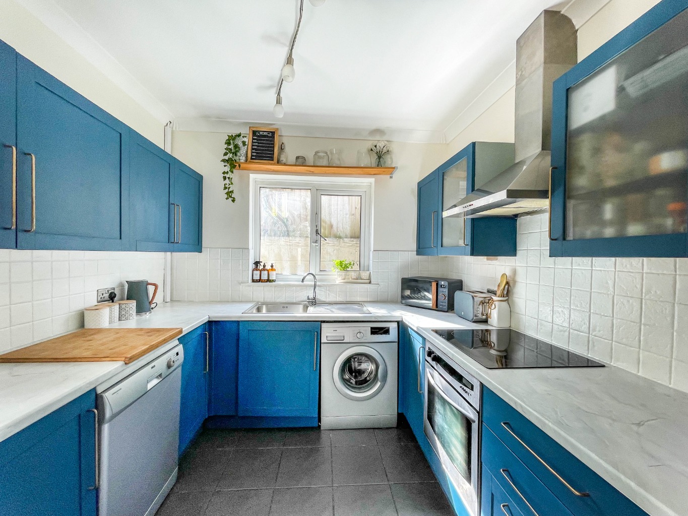 Vicarage Road, Morriston, Swansea, West Glamorgan, SA6 6DH