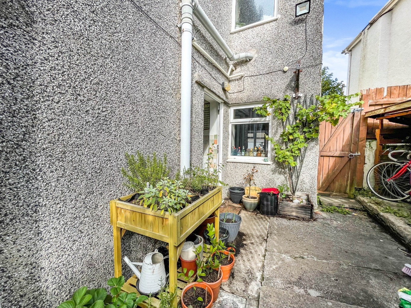 Vicarage Road, Morriston, Swansea, West Glamorgan, SA6 6DH