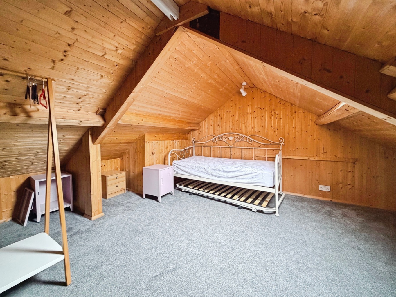 Pontardulais Road, Llangennech, Llanelli, Carmarthenshire, SA14 8YE