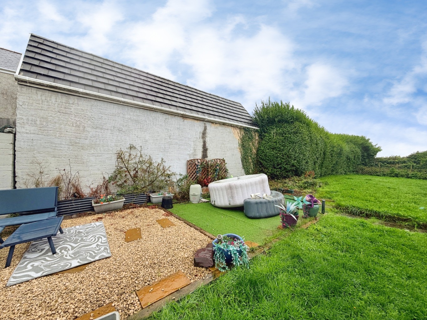 Pontardulais Road, Llangennech, Llanelli, Carmarthenshire, SA14 8YE