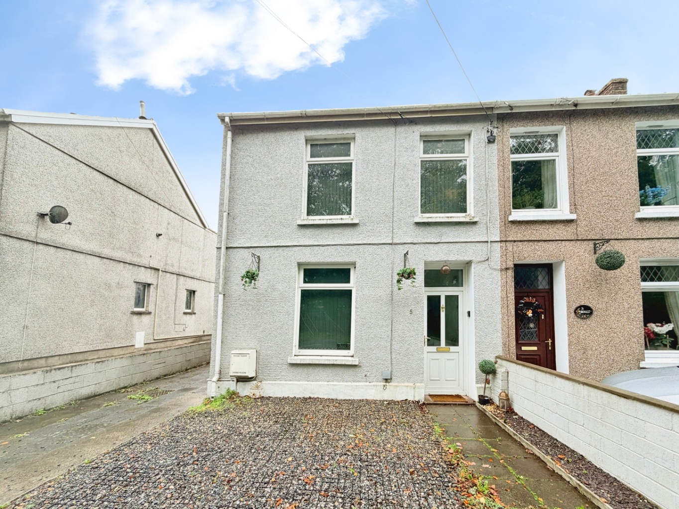 Pontardulais Road, Llangennech, Llanelli, Carmarthenshire, SA14 8YE