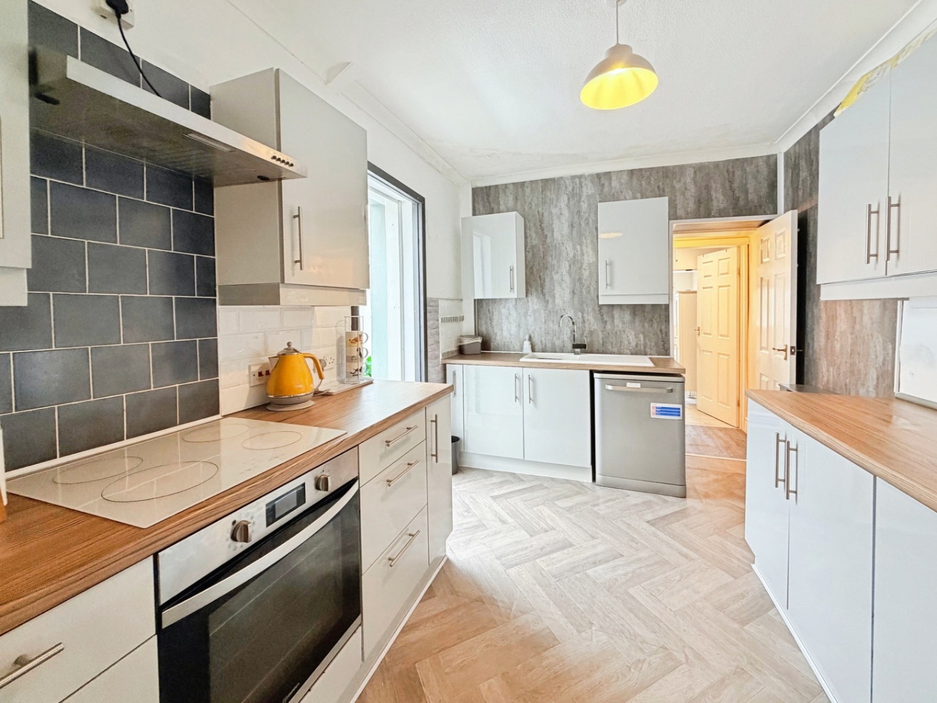 Pontardulais Road, Llangennech, Llanelli, Carmarthenshire, SA14 8YE