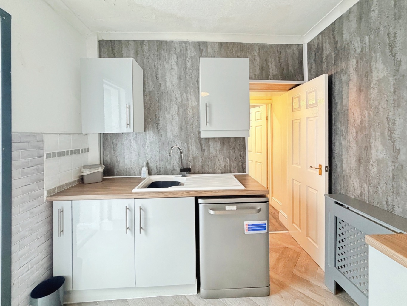 Pontardulais Road, Llangennech, Llanelli, Carmarthenshire, SA14 8YE
