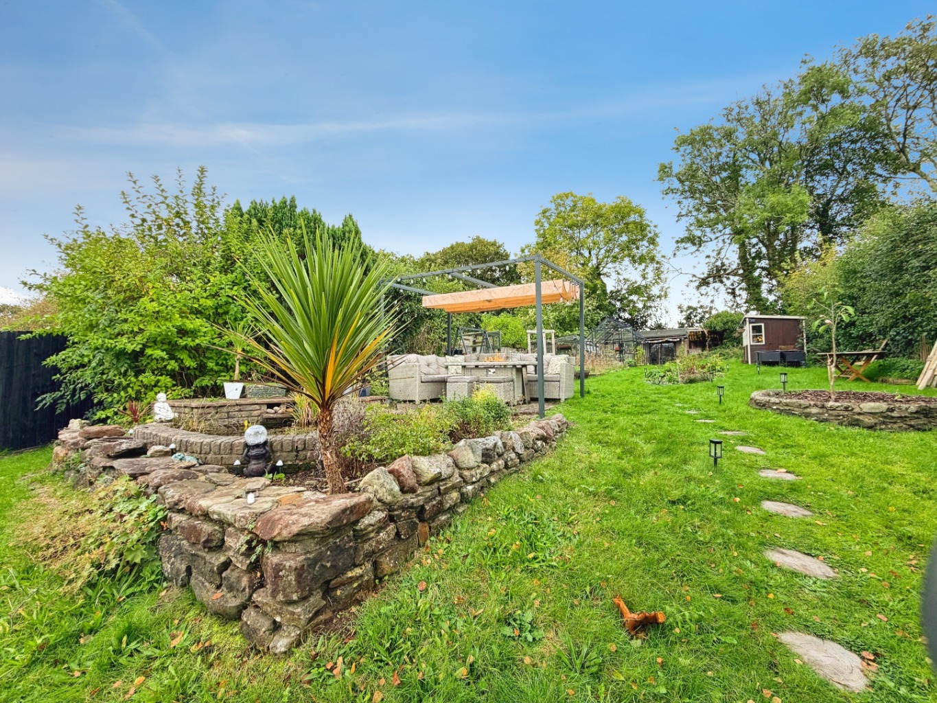 Longsight, Upper Mill, Pontarddulais, Swansea, West Glamorgan, SA4 8NQ