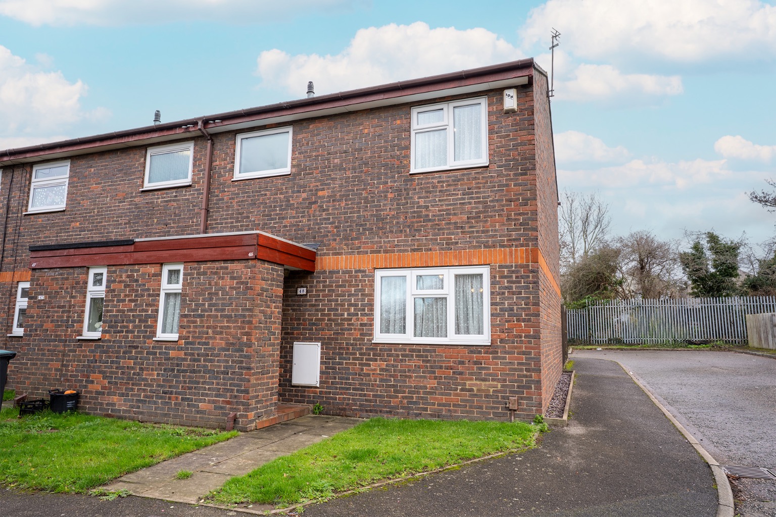 Three Bedroom End of Terrace House