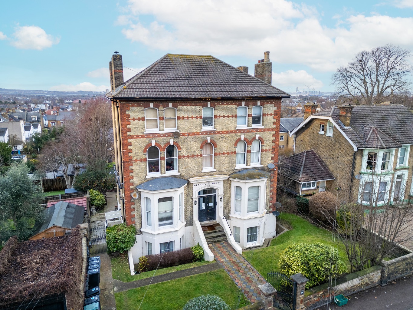 One Bedroom Ground Floor Flat with Own Private Entrance