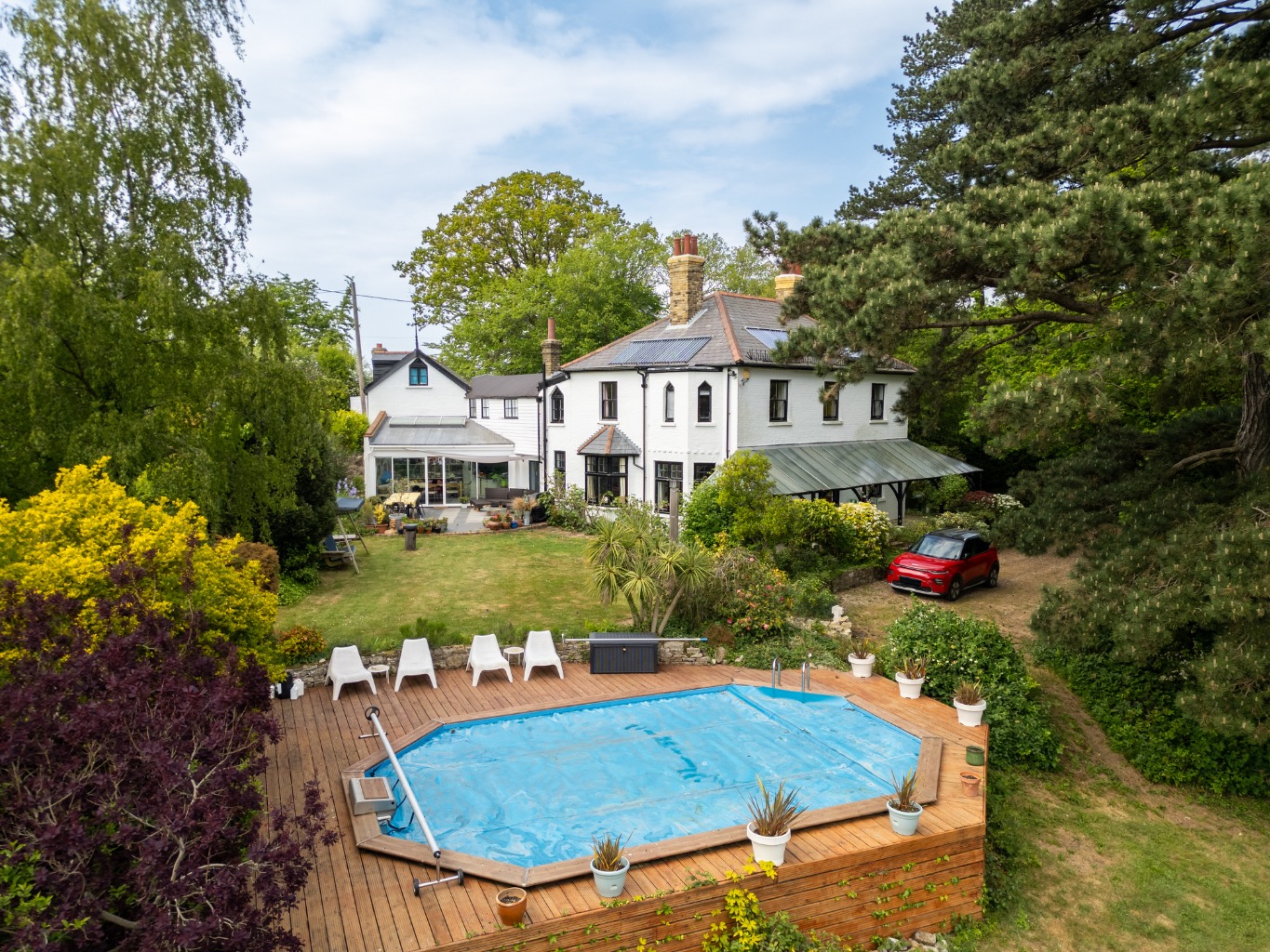 Substantial Five Bedroom Detached Home on an Impressive Plot