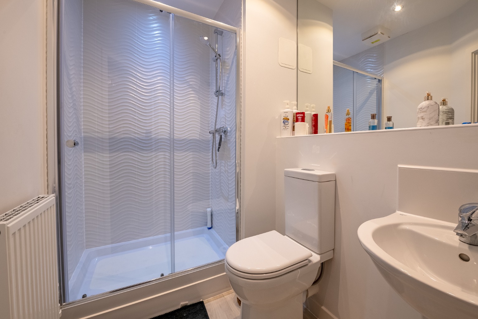 PICTURESQUE RIVER VIEWS, EXCEPTIONAL ENTERTAINING SPACE AND A PRIVATE WRAPAROUND SUN TERRACE Property image 7
