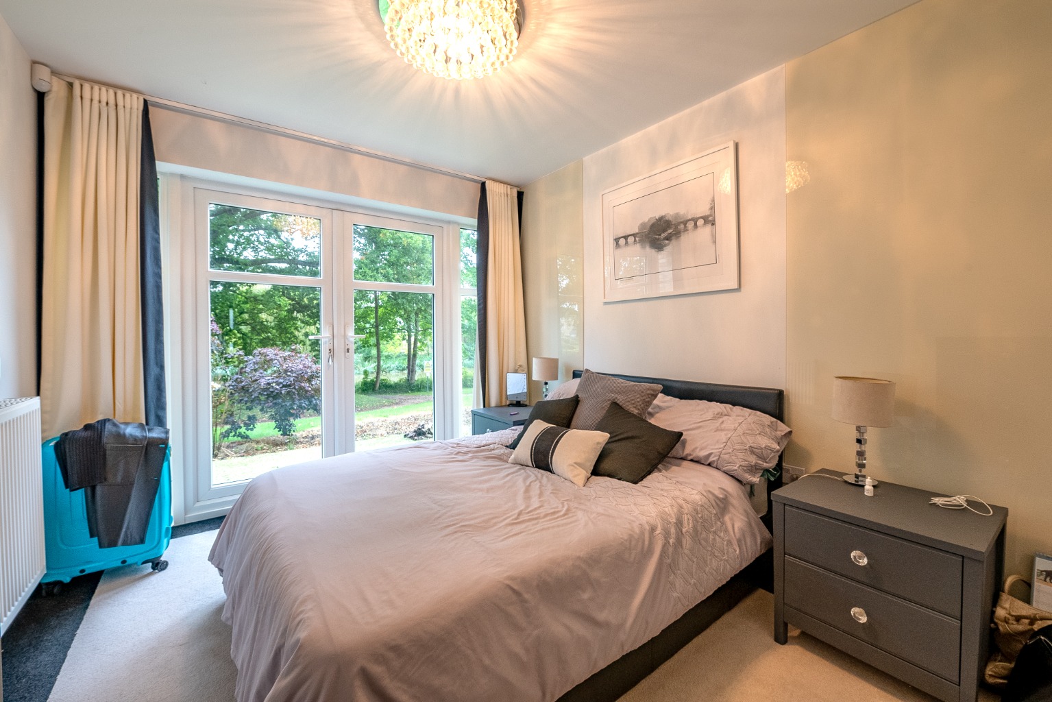 PICTURESQUE RIVER VIEWS, EXCEPTIONAL ENTERTAINING SPACE AND A PRIVATE WRAPAROUND SUN TERRACE Property image 9