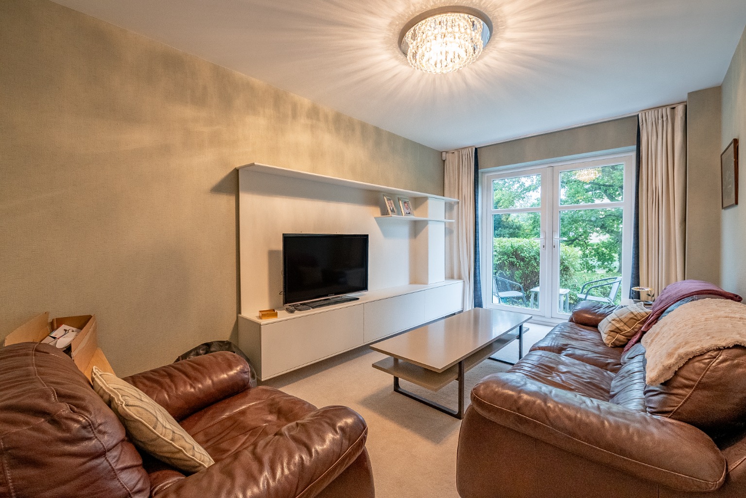 PICTURESQUE RIVER VIEWS, EXCEPTIONAL ENTERTAINING SPACE AND A PRIVATE WRAPAROUND SUN TERRACE Property image 10
