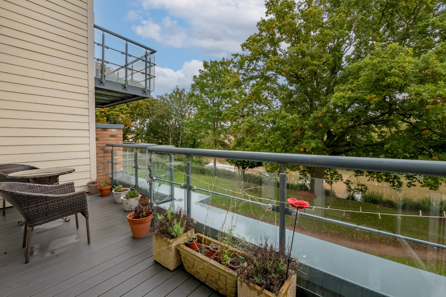 PICTURESQUE RIVER VIEWS, EXCEPTIONAL ENTERTAINING SPACE AND A PRIVATE WRAPAROUND SUN TERRACE Property image 5
