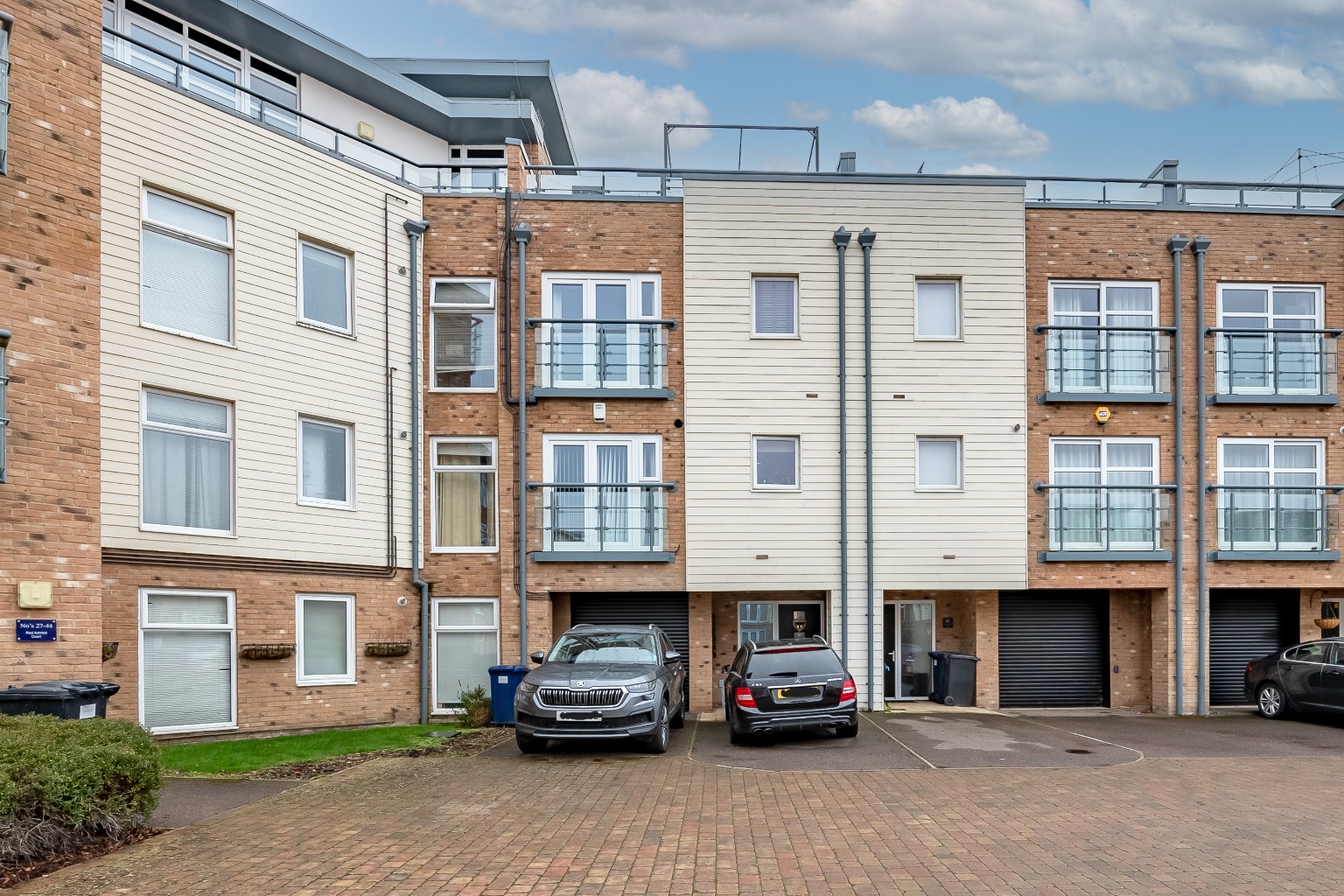PICTURESQUE RIVER VIEWS, EXCEPTIONAL ENTERTAINING SPACE AND A PRIVATE WRAPAROUND SUN TERRACE Property image 17