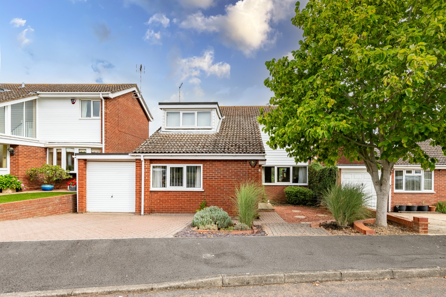 Spacious Four-Bedroom Detached Home with Field Views in Hail Weston, near St Neots.