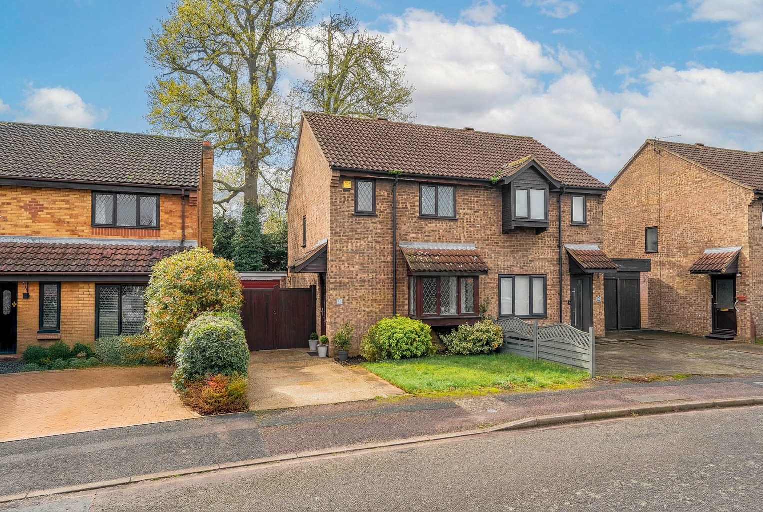 Three Bedroom Home with Conservatory, Garage & Driveway in Sought After St Neots Location