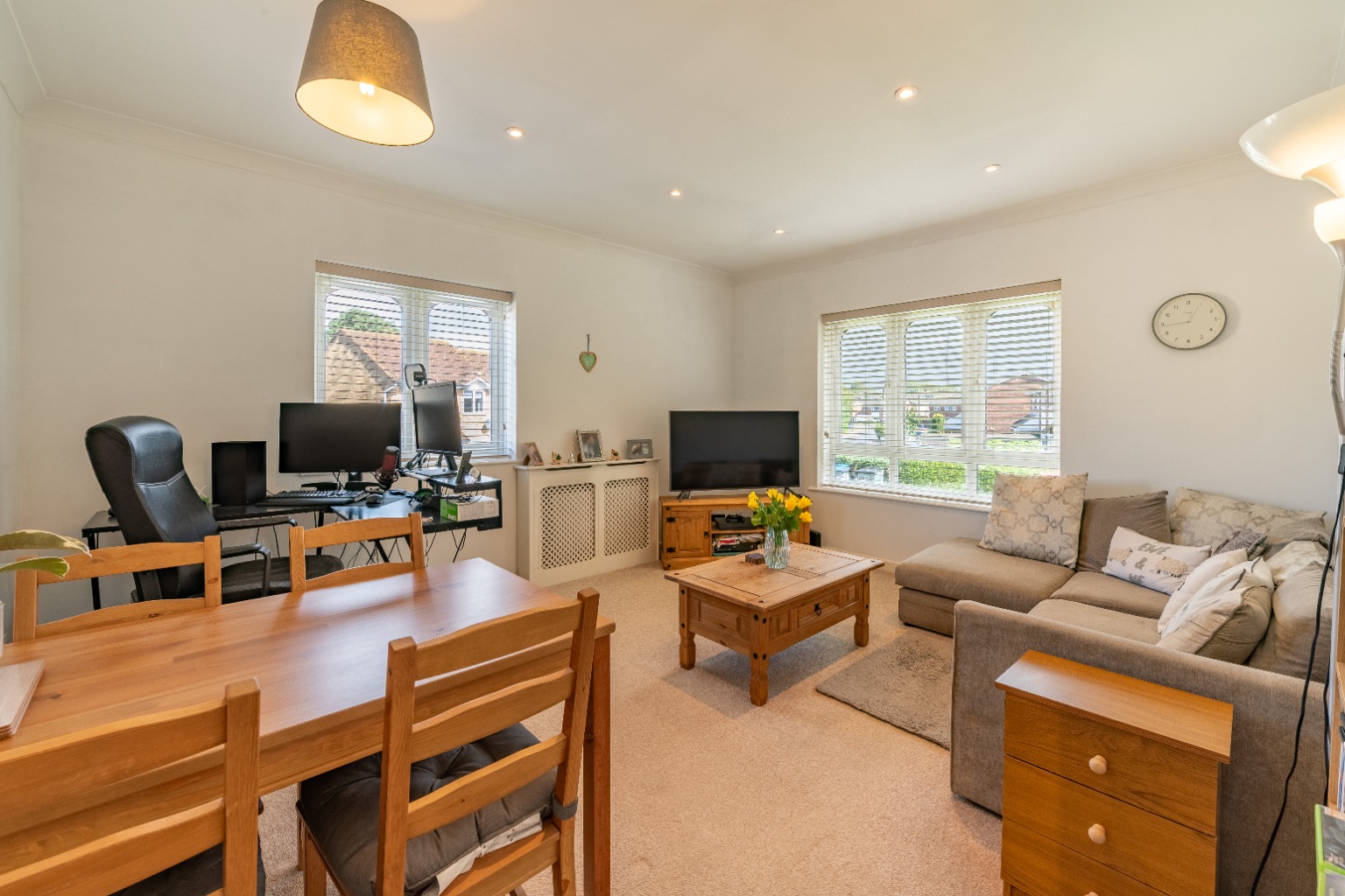 Spacious One-Bedroom Apartment in Andrew Road, Prime Location Property image 5