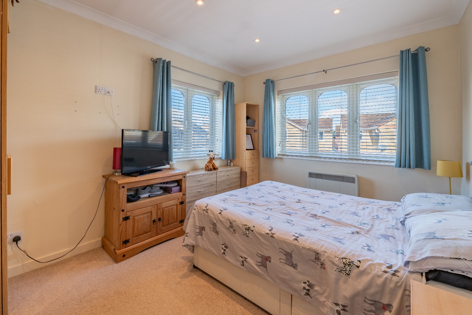 Spacious One-Bedroom Apartment in Andrew Road, Prime Location Property image 6
