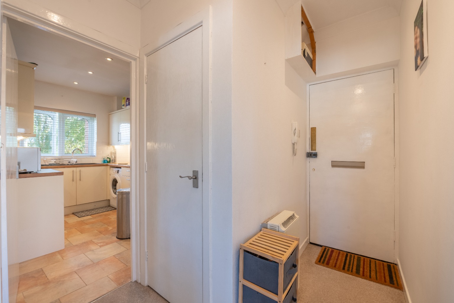Spacious One-Bedroom Apartment in Andrew Road, Prime Location Property image 8