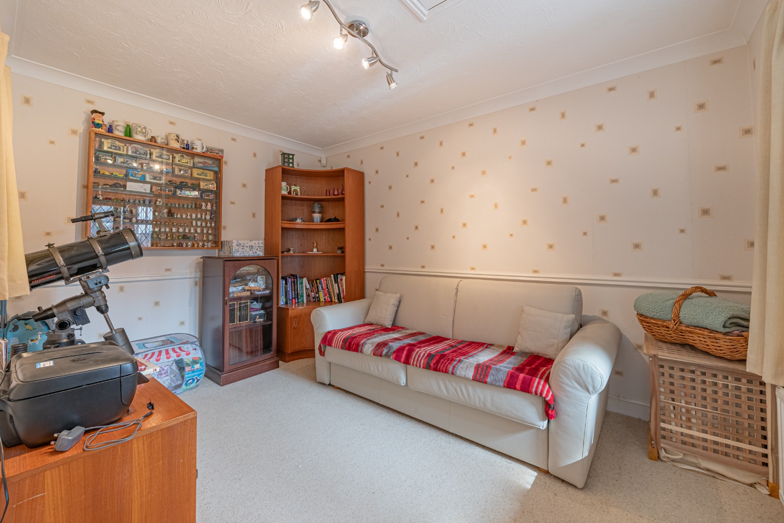 4 Bedroom detached house for sale Property image 7