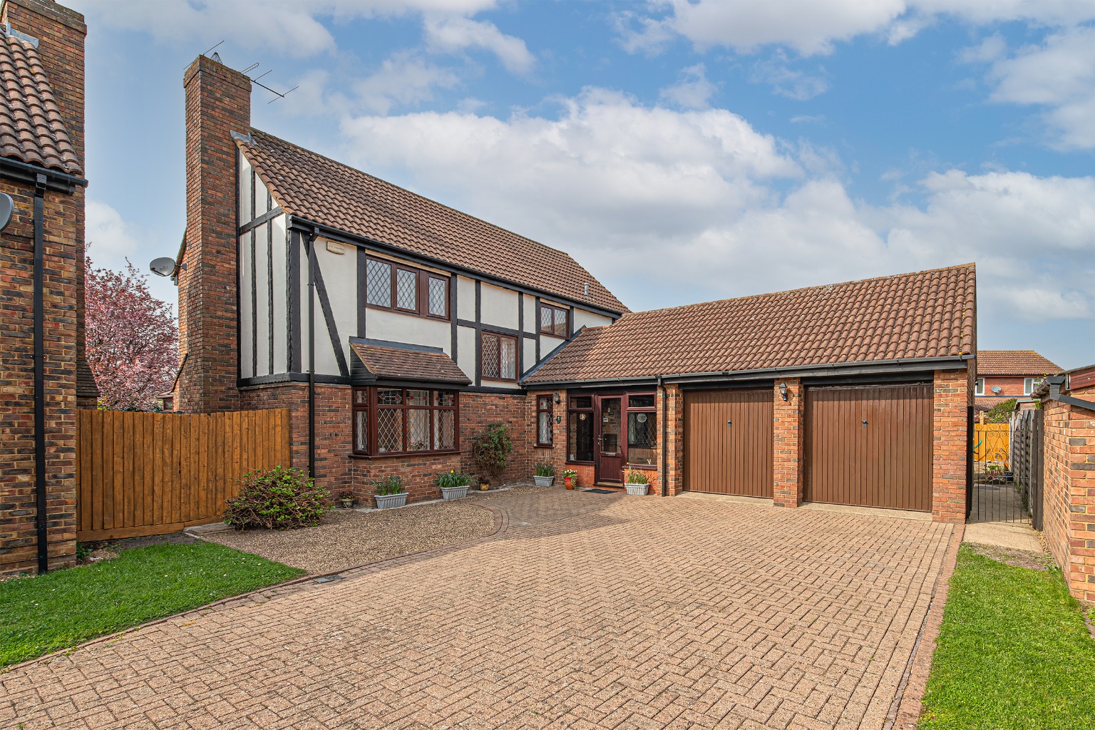 4 Bedroom detached house for sale Property image 1