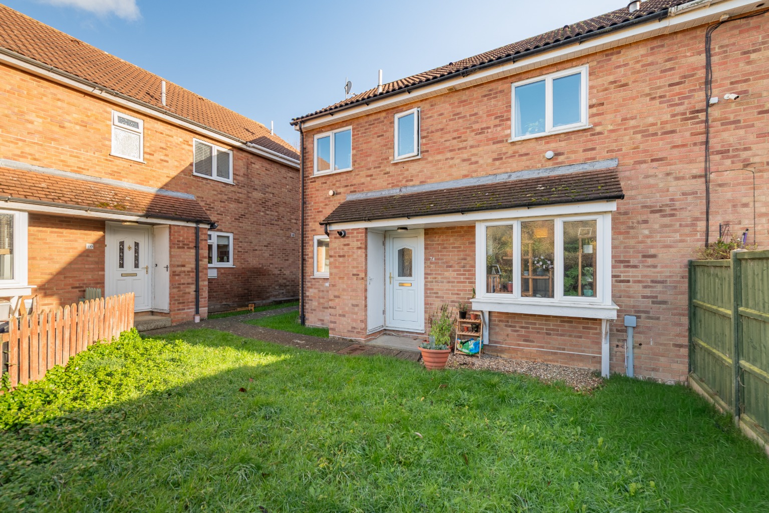 STYLISH TWO-BED CLUSTER HOME IN EATON SOCON WITH REFITTED KITCHEN, PARKING AND NO FORWARD CHAIN