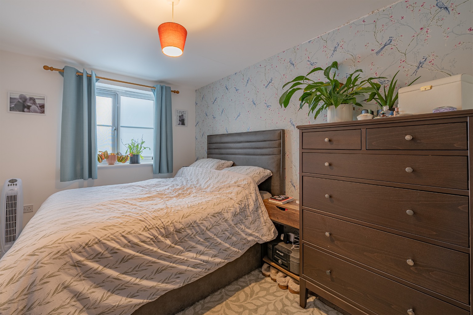 Modern Two Double Bedroom Ground Floor Apartment with Allocated Parking