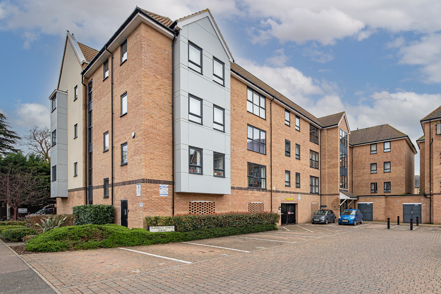 Spacious Modern Two Bedroom Apartment in Marbled White Court