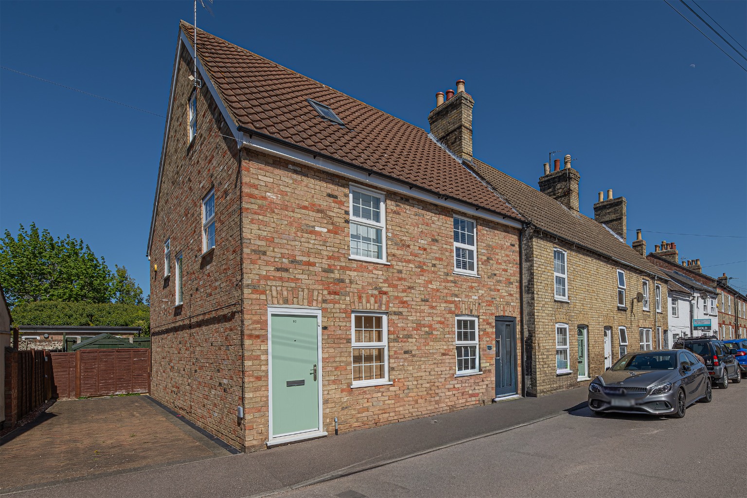 THREE BEDROOM END TERRACE WITH DRIVEWAY IN OLD EYNESBURY CLOSE TO TOWN AND RIVER OUSE GREAT LOCATION