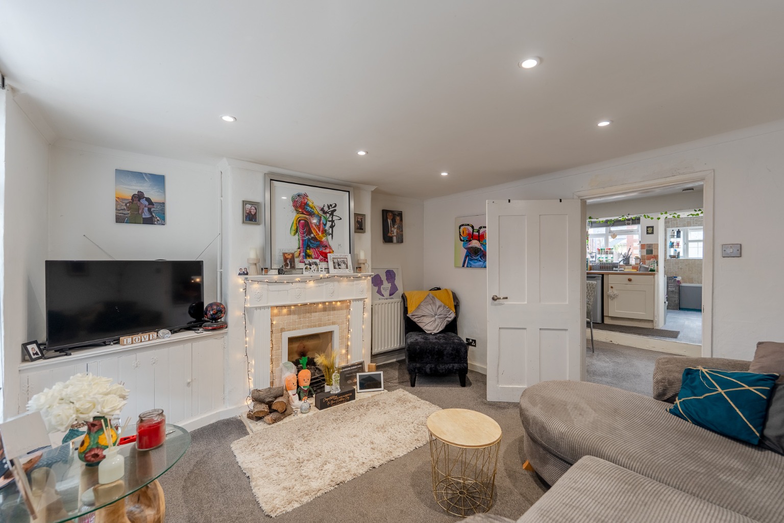 TWO BEDROOM COTTAGE CLOSE TO THE TOWN CENTRE Property image 2