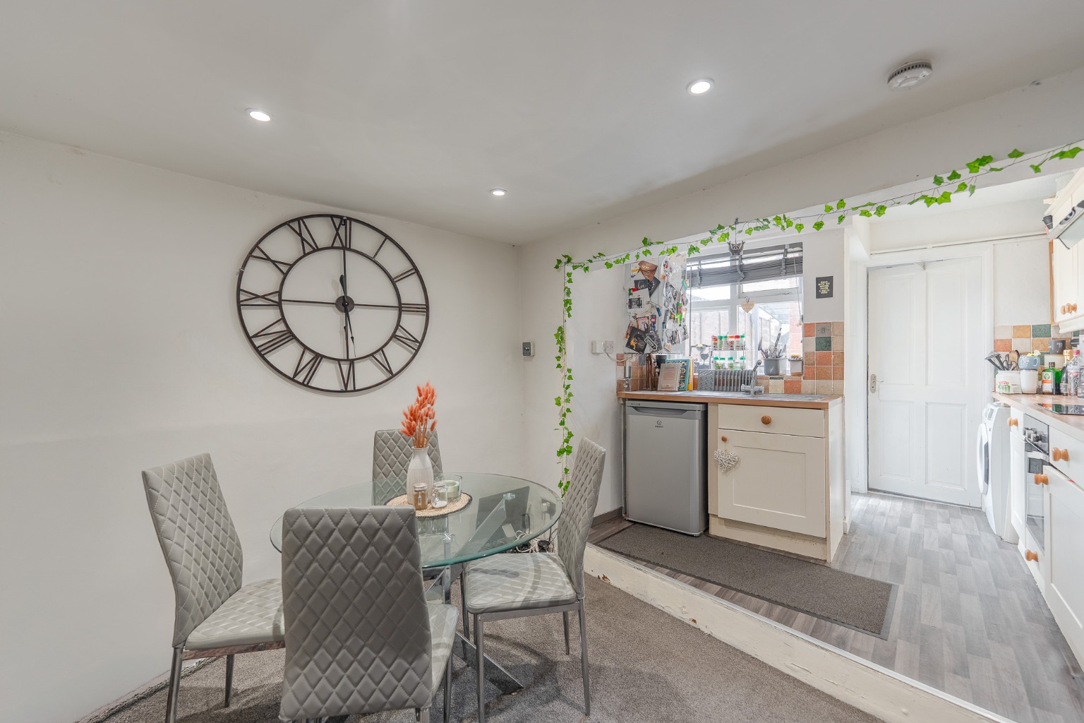 TWO BEDROOM COTTAGE CLOSE TO THE TOWN CENTRE Property image 4