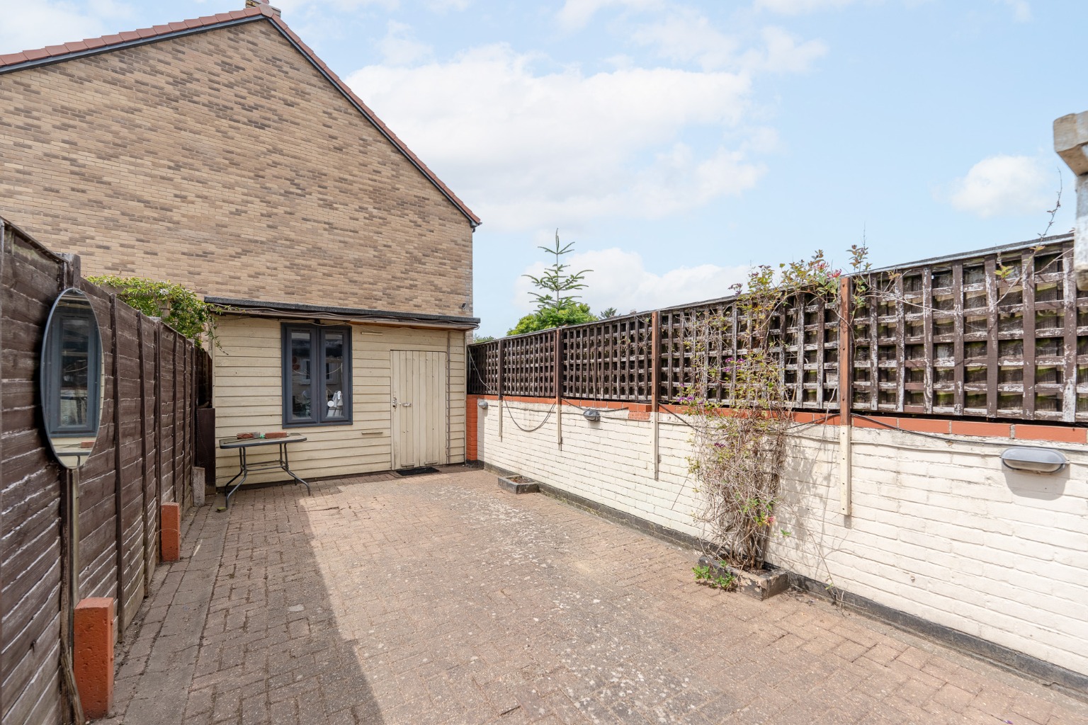 TWO BEDROOM COTTAGE CLOSE TO THE TOWN CENTRE Property image 9
