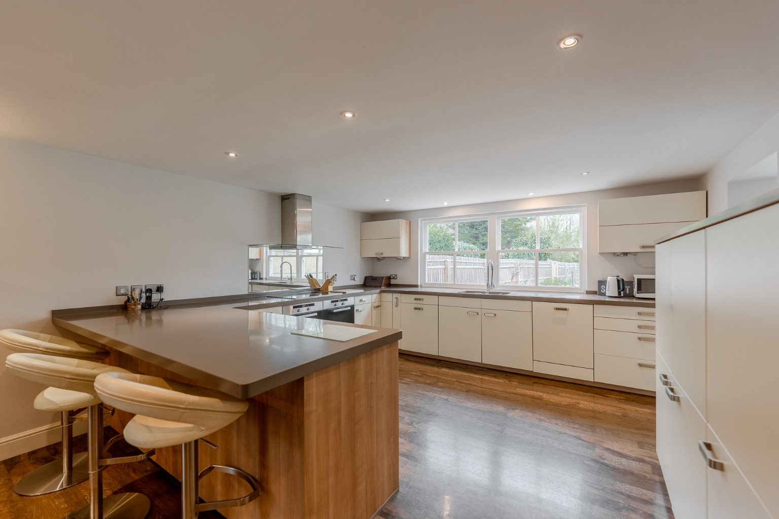 Exceptional 5 Bedroom Family Home in St. Ives with Stunning Extension Property image 5