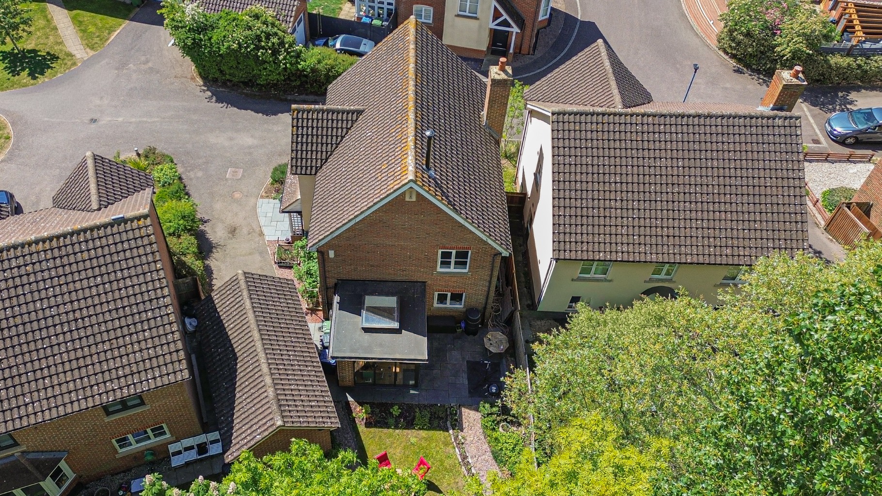 Stunning 4-Bed Family Home Overlooking Jeavons Wood in quiet cul-de-sac Property image 5