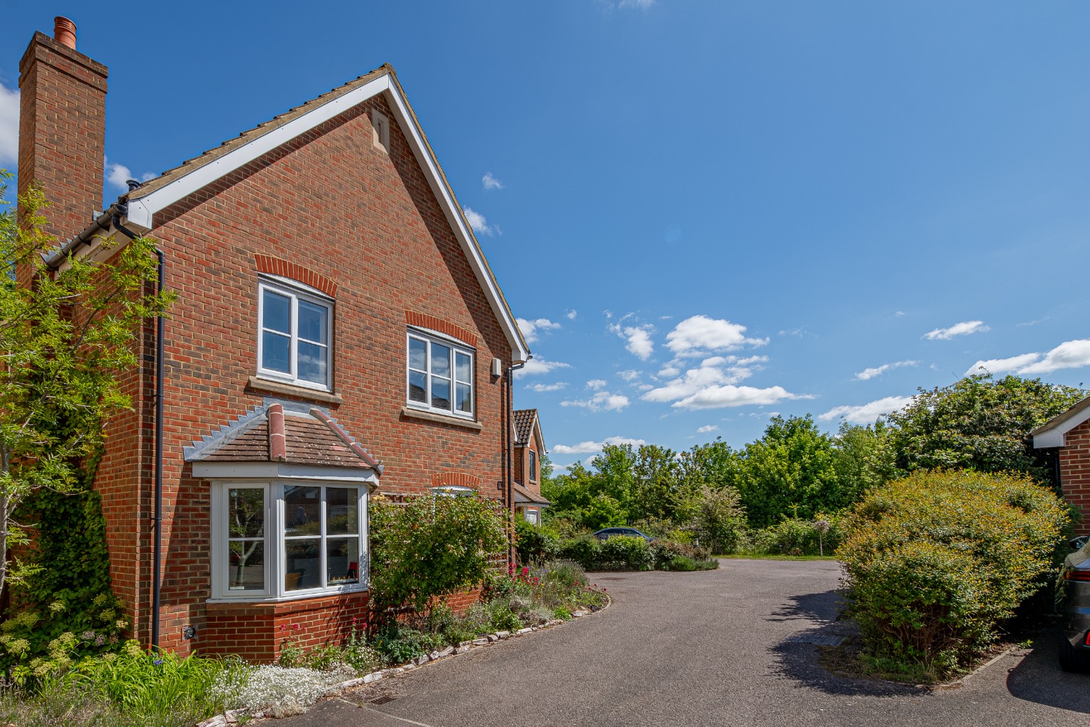 Stunning 4-Bed Family Home Overlooking Jeavons Wood in quiet cul-de-sac Property image 14
