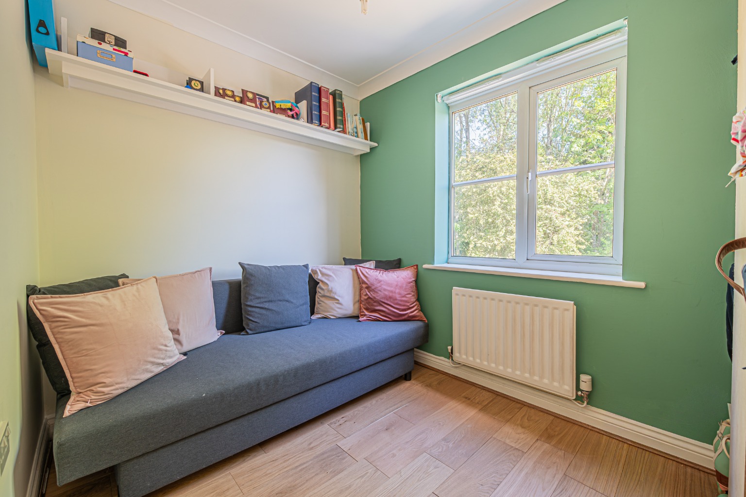 Stunning 4-Bed Family Home Overlooking Jeavons Wood in quiet cul-de-sac Property image 15
