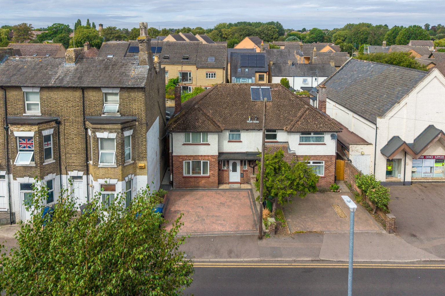 Three bedroom semi detached house located in St Neots! Property image 19